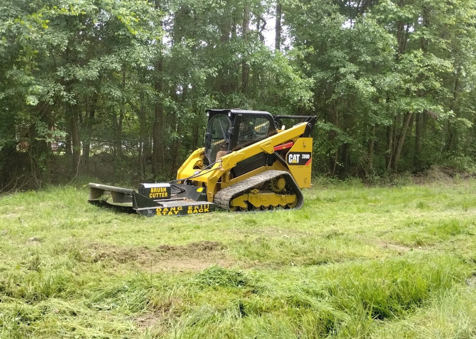 Mulcher head clearing a lot